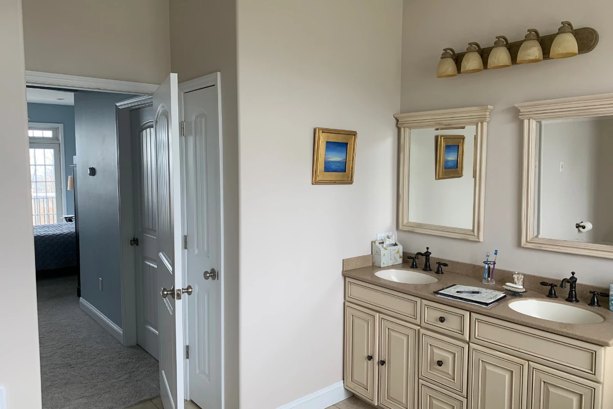 Clarks Summit, PA bathroom before tub-to-shower conversion