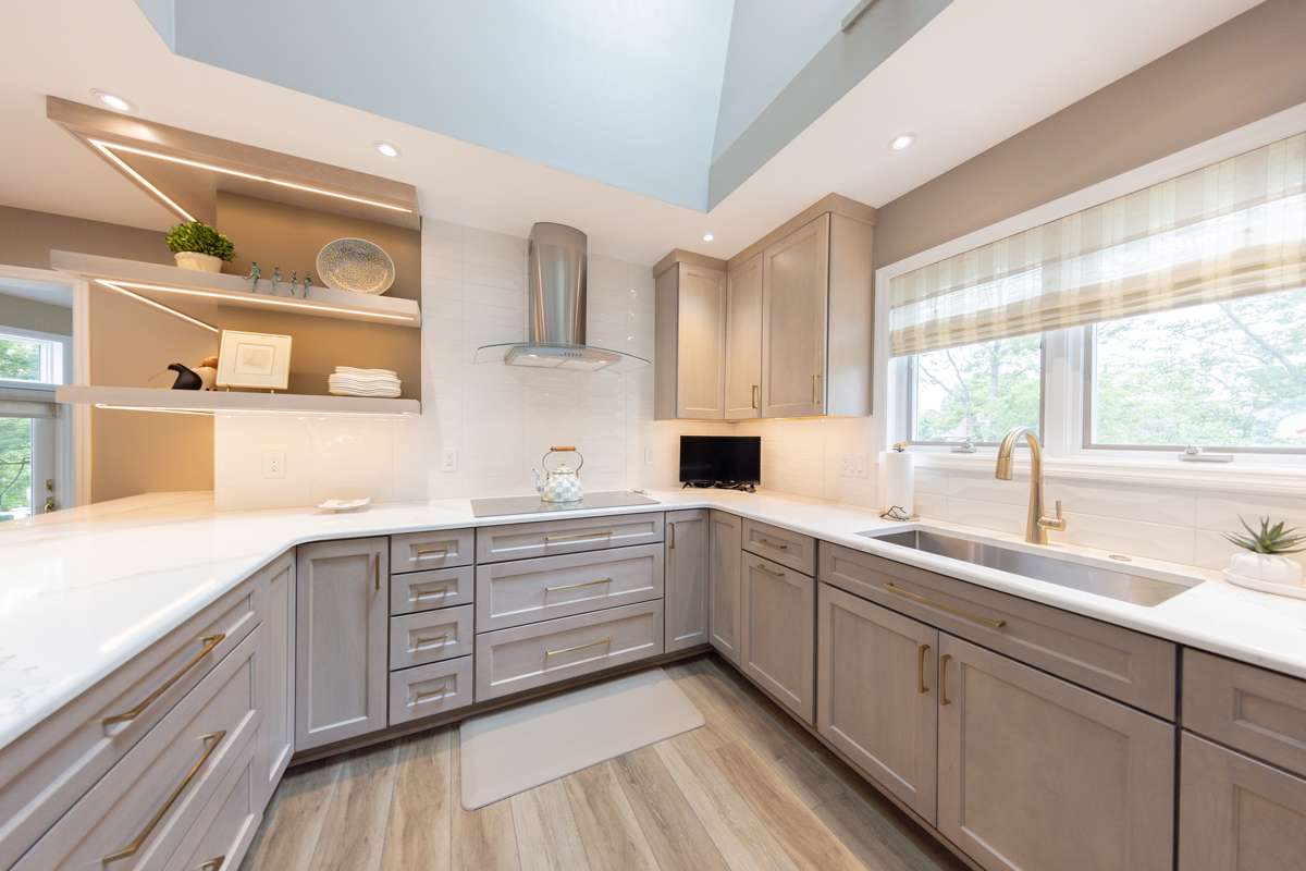 Minimalist kitchen backdrop for art in Clarks Green, PA