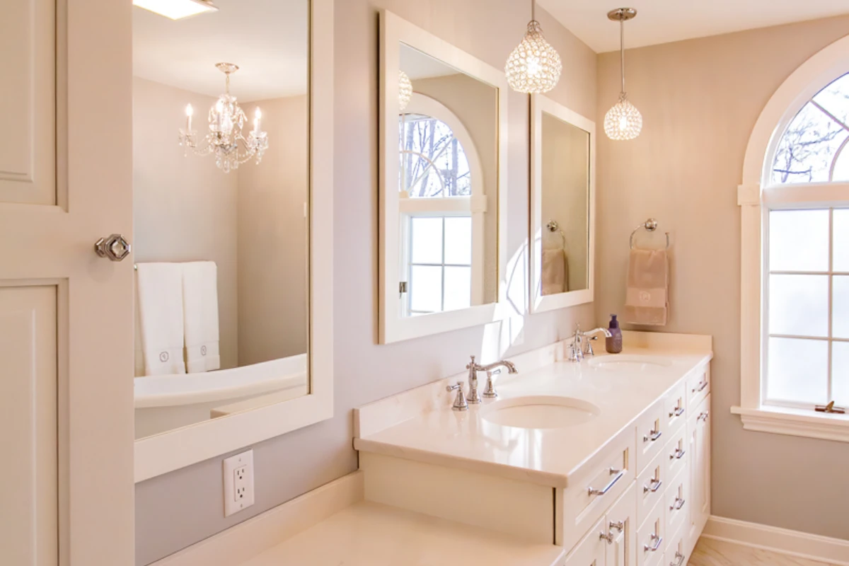 Trestle Glacier vanity with Calacatta Gold quartz in Dallas, PA