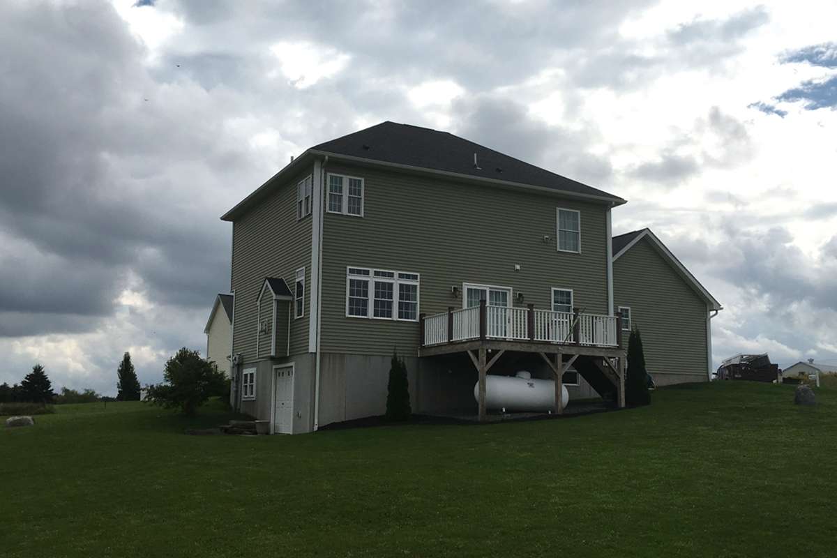 Ridge vent and finished roofline on a Jefferson Township, PA roof replacement