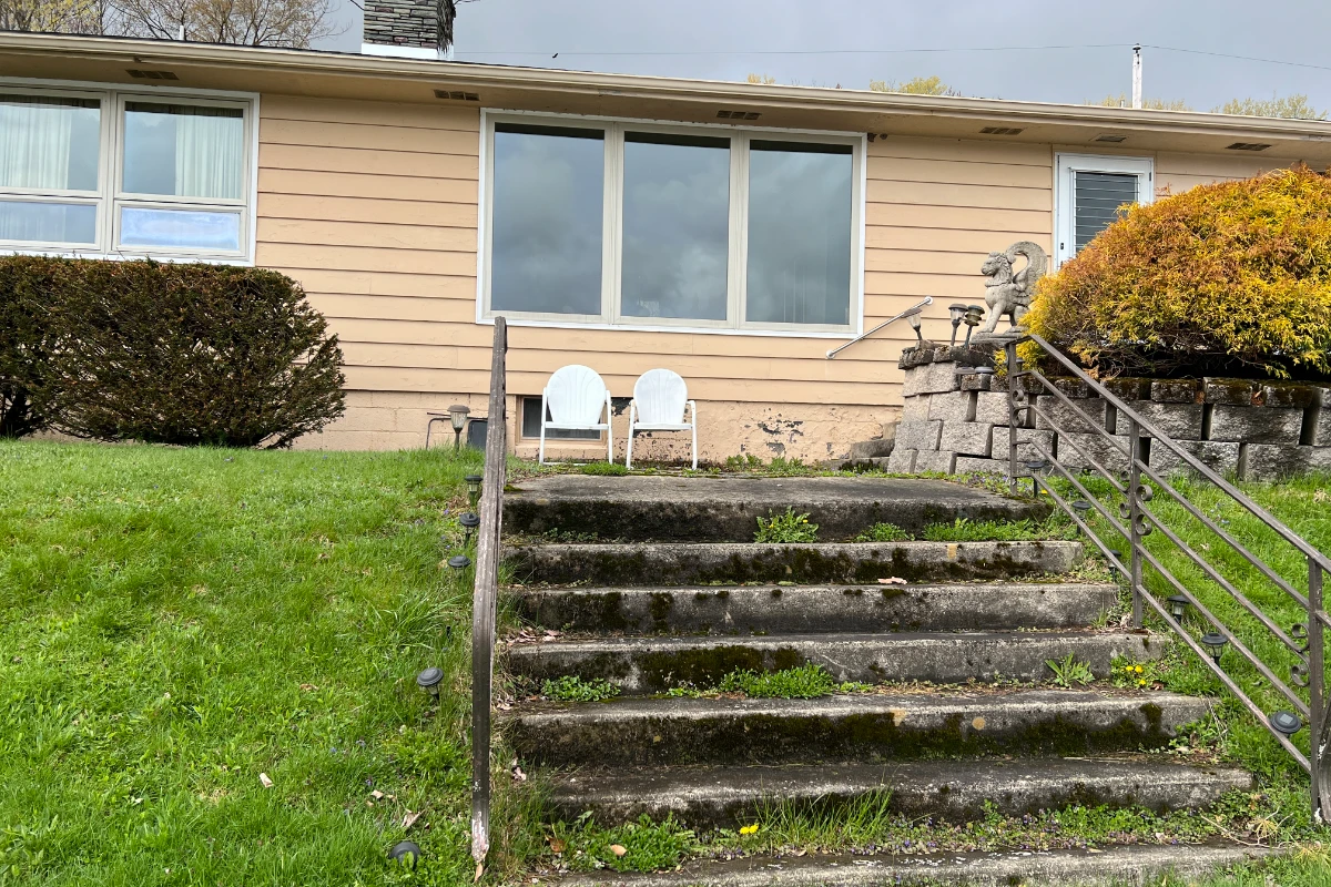 Poyntelle, PA lake home deck before rebuild