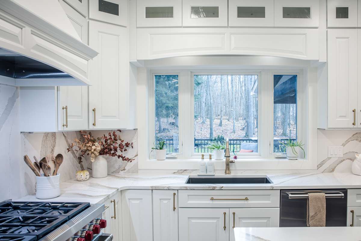 Quartz countertops and full-height backsplash in a Mountain Top, PA kitchen remodel
